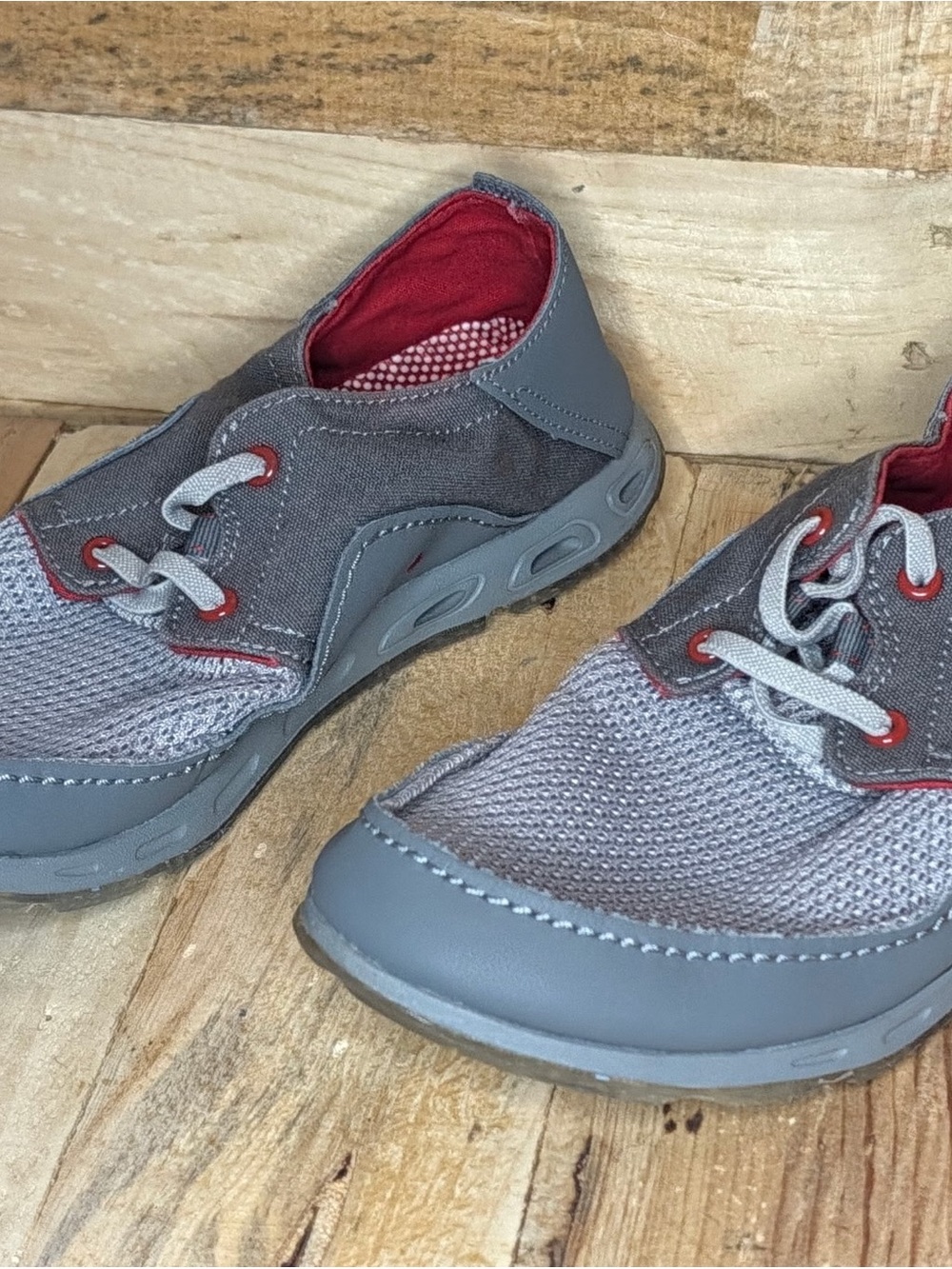 Columbia Men's Gray Mesh Slip-On Sneakers with Red Accents